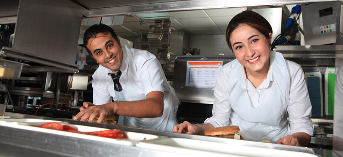 L’équipe McDonald’s à votre service L’équipe McDonald’s à votre service